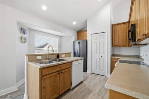 2311 SW 4th Ct, Cape Coral FL - photo 11 of 34