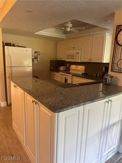 5770 Trailwinds Dr 211, Fort Myers FL - photo 8 of 36