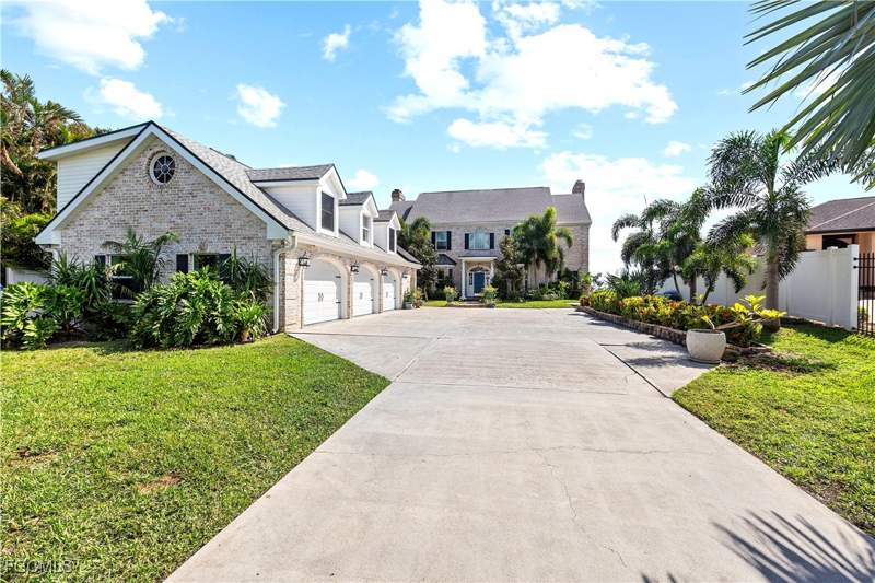 4 bedroom SingleFamilyResidence at 1807 Coral Cir, Fort Myers Gulf Acres, North Fort Myers — photo 2