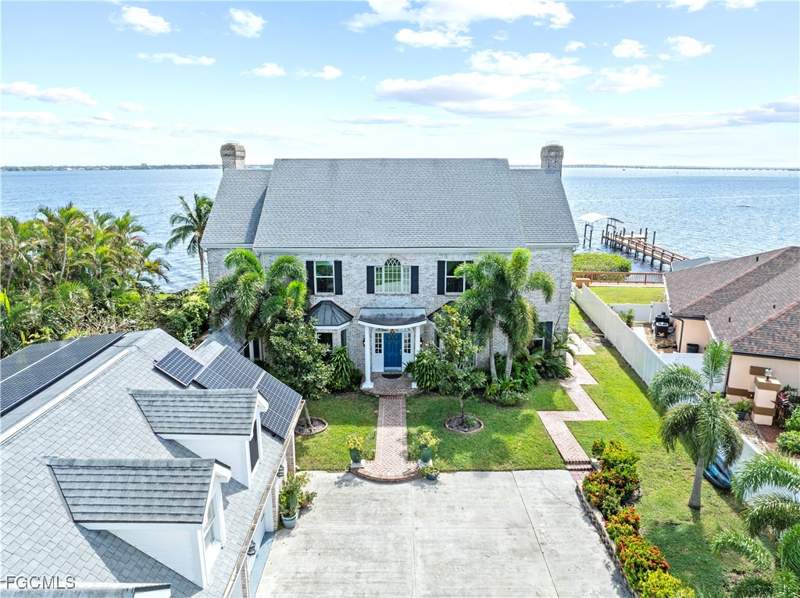 4 bedroom SingleFamilyResidence at 1807 Coral Cir, Fort Myers Gulf Acres, North Fort Myers — photo 4