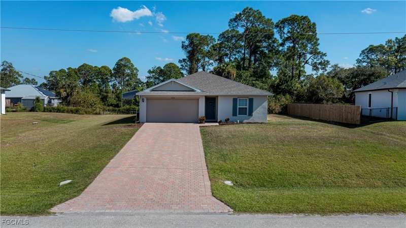4 bedroom SingleFamilyResidence at 6058 S Moss Cir, Port Labelle, Labelle — photo 1