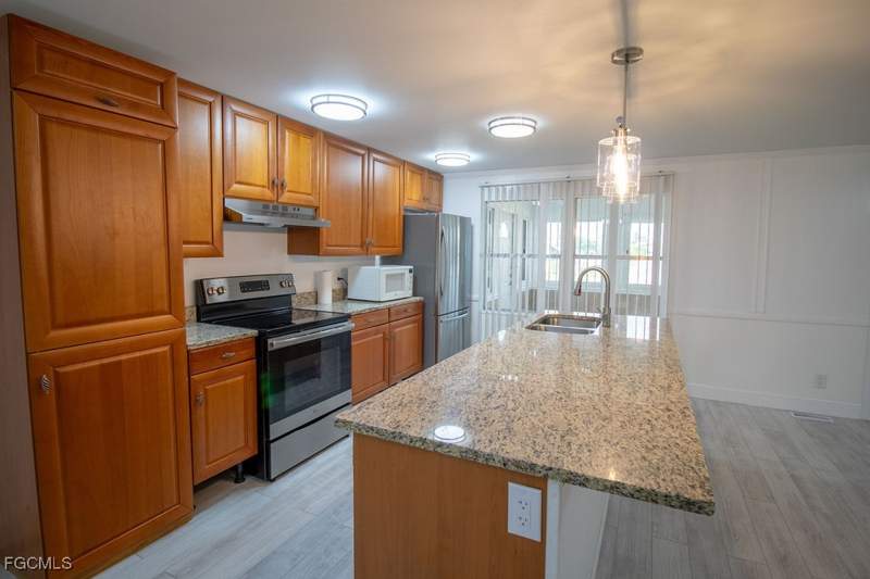 2 bedroom ManufacturedHome at 5506 Virginia Dare Ln, Old Bridge Village, North Fort Myers — photo 5