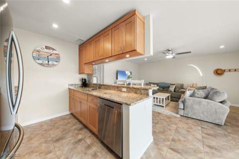 601 Periwinkle Way D5, Sanibel FL - photo 8 of 44
