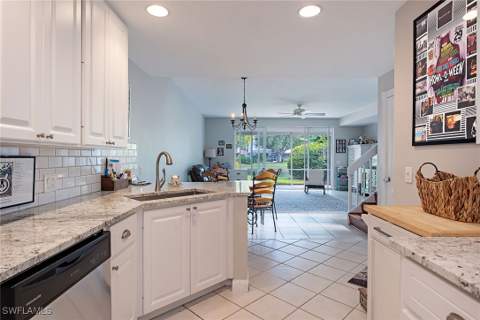 5697 Cove Cir 42, Naples FL - photo 6 of 13