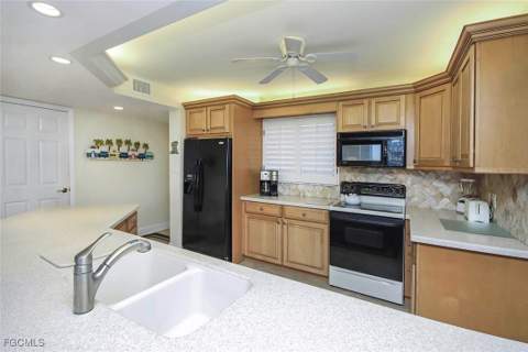1401 Middle Gulf Dr 405R, Sanibel FL - photo 10 of 34