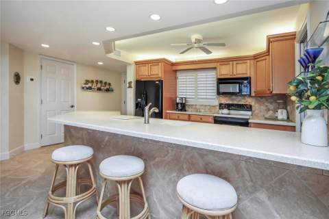 1401 Middle Gulf Dr 405R, Sanibel FL - photo 13 of 34