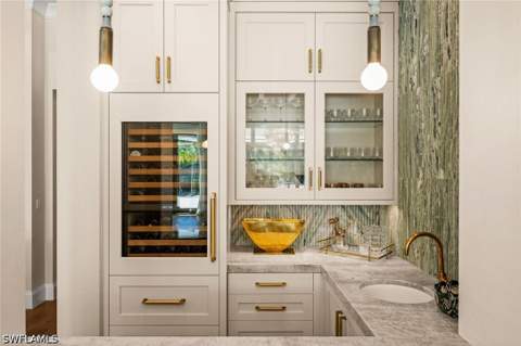 142 Eugenia Dr, Naples FL - photo 12 of 50