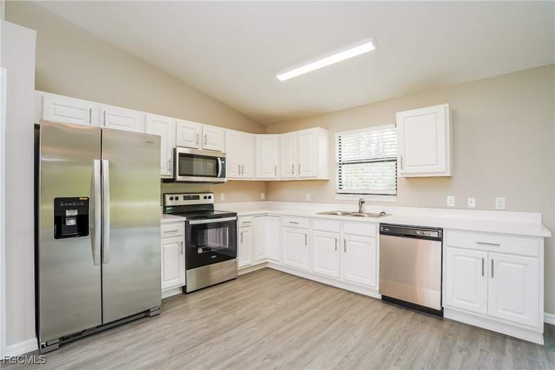 4 bedroom SingleFamilyResidence at 431 Gray Ave S, Lehigh Acres, Lehigh Acres — photo 4