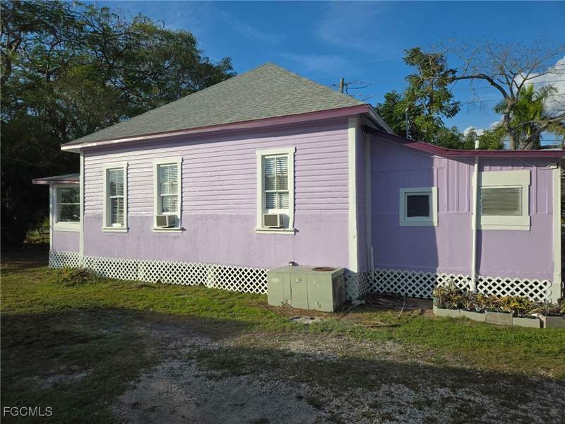 6 bedroom SingleFamilyResidence at 3207 Broadway, Fort Myers, Fort Myers — photo 2