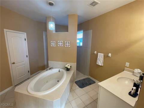 2409 SW 17th Pl, Cape Coral FL - photo 17 of 36