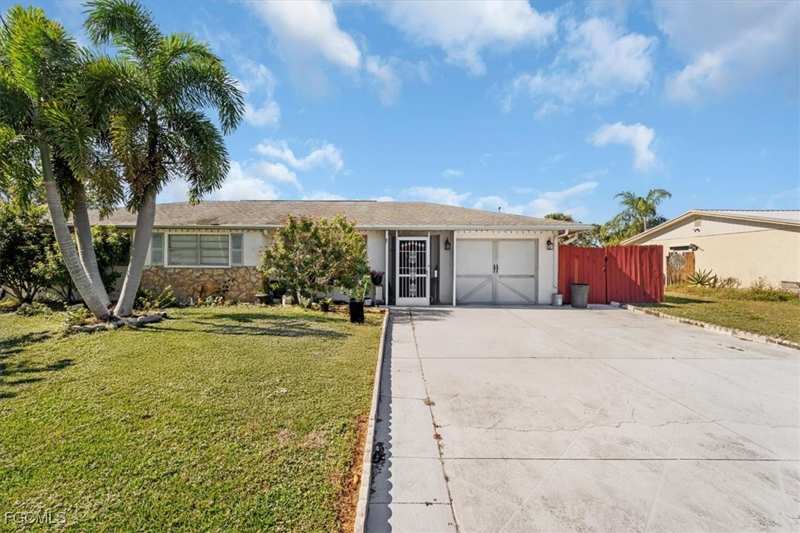 4 bedroom SingleFamilyResidence at 2960 Renee Ct, Riverdale Estates, Fort Myers — photo 1