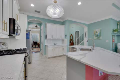9205 Campanile Cir, Naples FL - photo 6 of 37