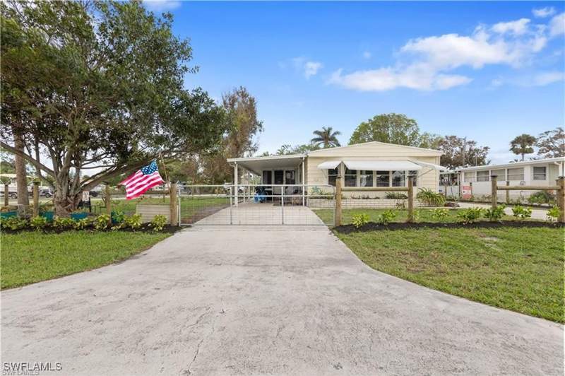 2 bedroom ManufacturedHome at 23 Derhenson Dr, Henderson Creek Park, Naples — photo 2