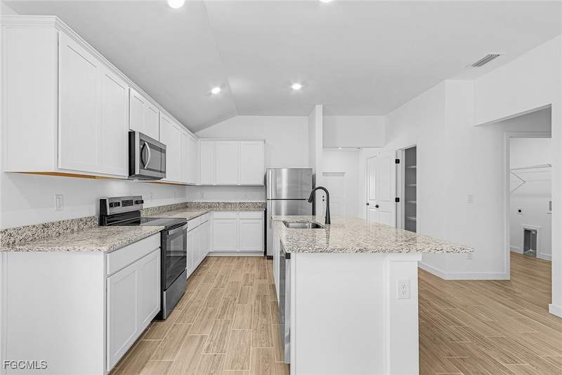 3 bedroom SingleFamilyResidence at 4100 NE 16th Ave, Cape Coral, Cape Coral — photo 3