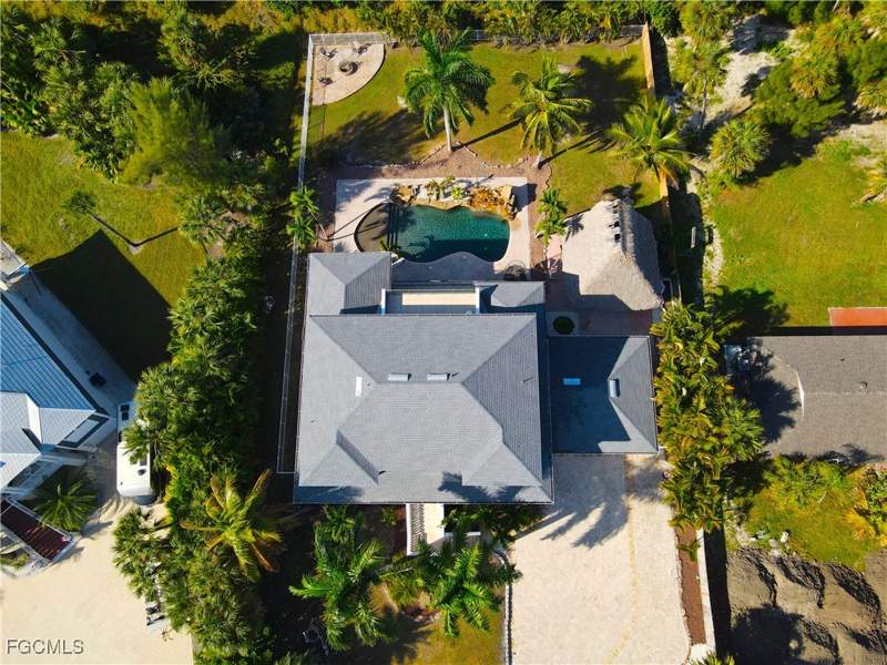 5 bedroom SingleFamilyResidence at 16700 Wisteria Dr, Cottage Point Subd, Fort Myers — photo 3