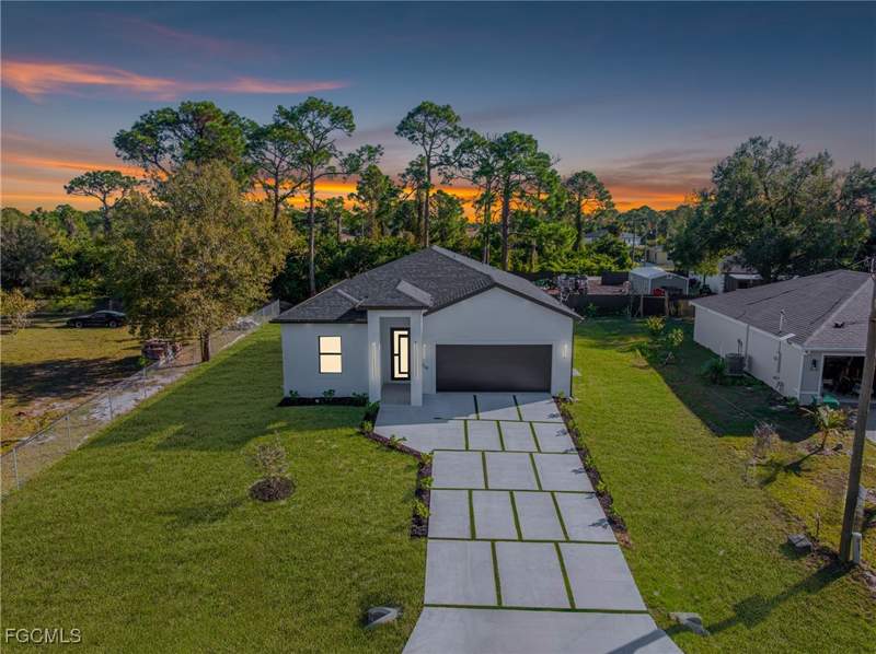 3 bedroom SingleFamilyResidence at 5008 N Obispo Cir, Port Labelle, Labelle — photo 2