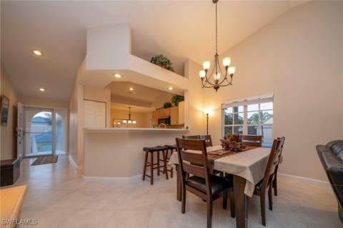 440 Wiggins Lake CT 201, Naples FL - photo 10 of 33