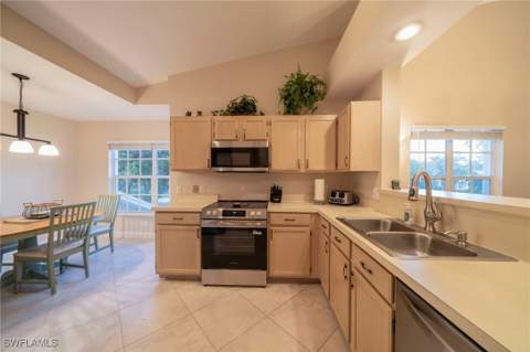 440 Wiggins Lake CT 201, Naples FL - photo 12 of 33
