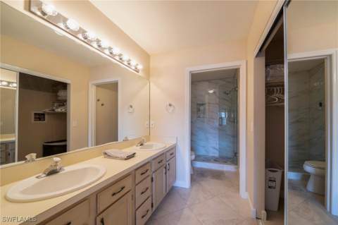 440 Wiggins Lake CT 201, Naples FL - photo 16 of 33