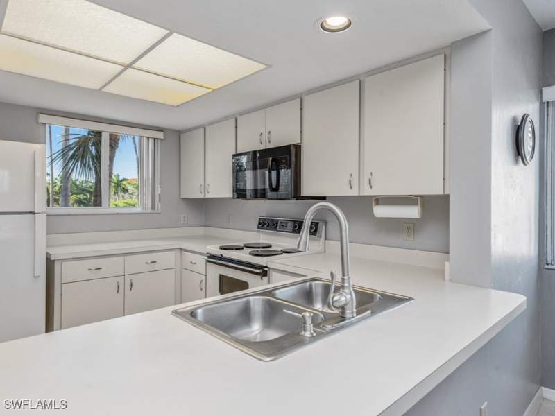 2 bedroom Condominium at 893 Collier Ct 3-301, Eagle Cay, Marco Island — photo 5