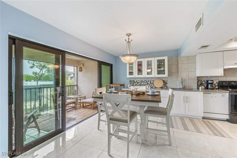 2 bedroom Condominium at 1724 Bald Eagle Dr 512C, Naples Bath And Tennis Club, Naples — photo 5