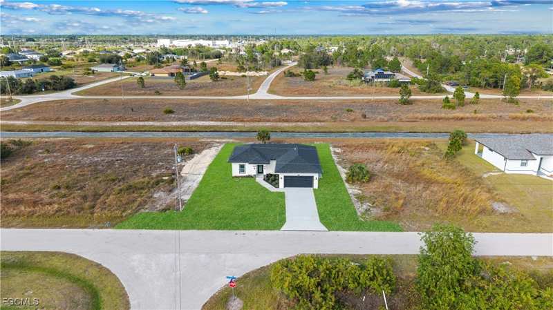 3 bedroom SingleFamilyResidence at 837 Colyer St E, Lehigh Acres, Lehigh Acres — photo 1