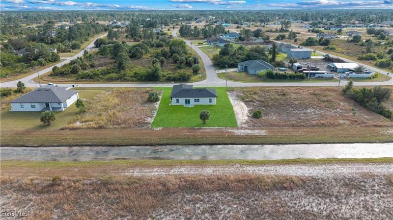 3 bedroom SingleFamilyResidence at 837 Colyer St E, Lehigh Acres, Lehigh Acres — photo 2