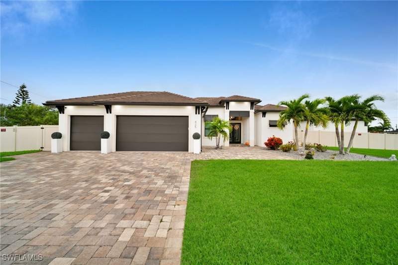 3 bedroom SingleFamilyResidence at 425 SE 15th St, Cape Coral, Cape Coral — photo 2