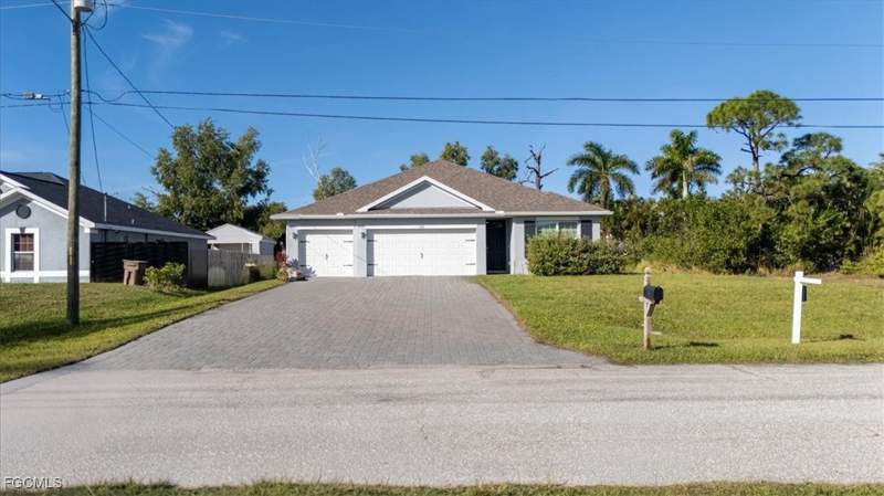 4 bedroom SingleFamilyResidence at 1216 NW 21st Pl, Cape Coral, Cape Coral — photo 3