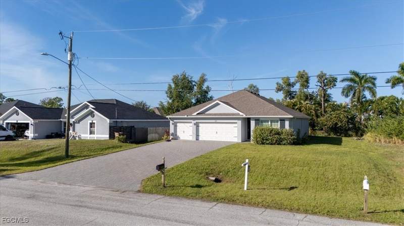 4 bedroom SingleFamilyResidence at 1216 NW 21st Pl, Cape Coral, Cape Coral — photo 4