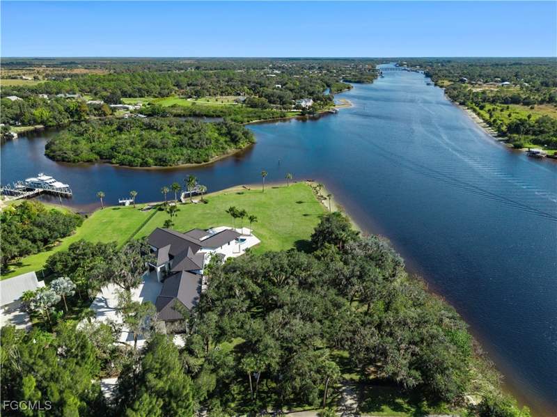 6 bedroom SingleFamilyResidence at 18090 N Olga Dr, Alva, Alva — photo 2