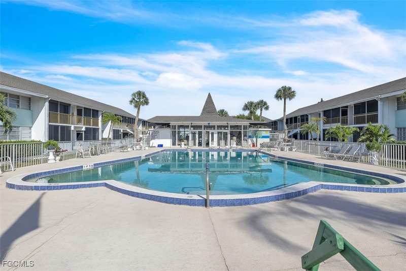 1 bedroom Condominium at 403 SE 43rd Ter 11, Country Club Estates Condo, Cape Coral — photo 1