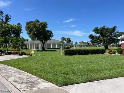 6992 Edgewater Cir, Fort Myers FL - photo 18 of 22