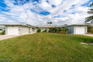 2 bedroom Attached at 5559 Boynton Ln, Whiskey Creek Village Green, Fort Myers — photo 2