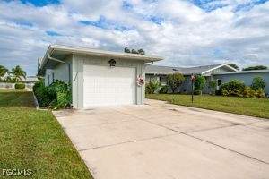 2 bedroom Attached at 5559 Boynton Ln, Whiskey Creek Village Green, Fort Myers — photo 3