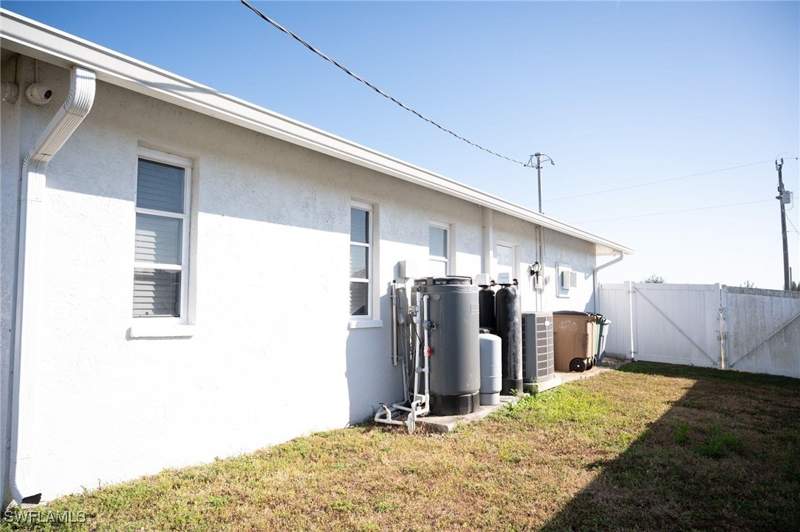 4 bedroom SingleFamilyResidence at 113 NE 11th Ter, Cape Coral, Cape Coral — photo 2