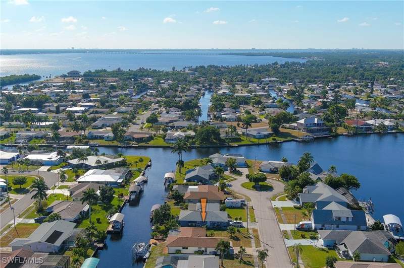 2 bedroom SingleFamilyResidence at 4548 Gulf Ave, Waterway Estates, North Fort Myers — photo 4