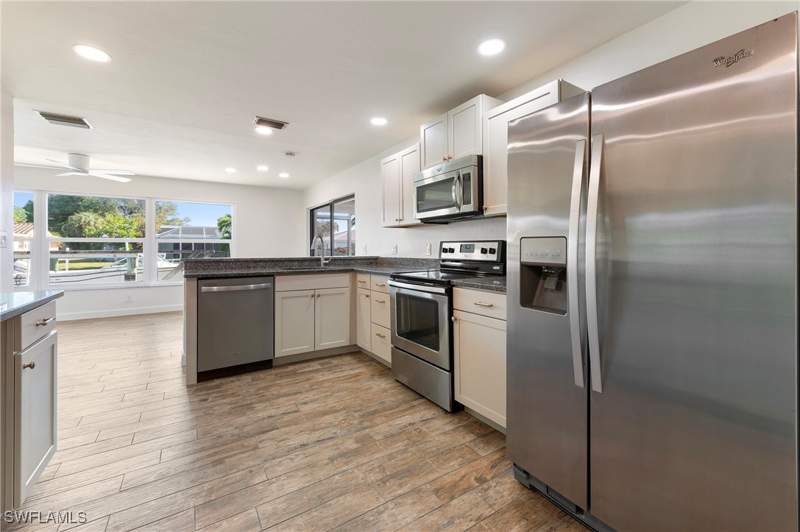 2 bedroom SingleFamilyResidence at 4548 Gulf Ave, Waterway Estates, North Fort Myers — photo 5