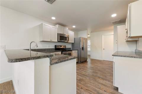 4548 Gulf Ave, North Fort Myers FL - photo 7 of 40