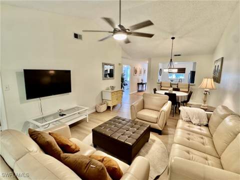 645 Squire Ct 202, Naples FL - photo 17 of 41