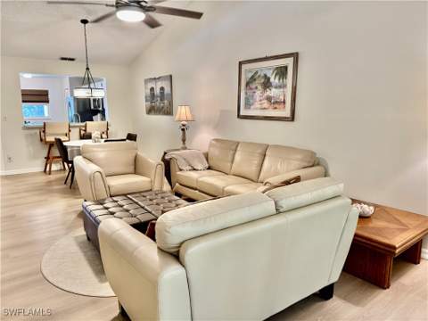 645 Squire Ct 202, Naples FL - photo 18 of 41