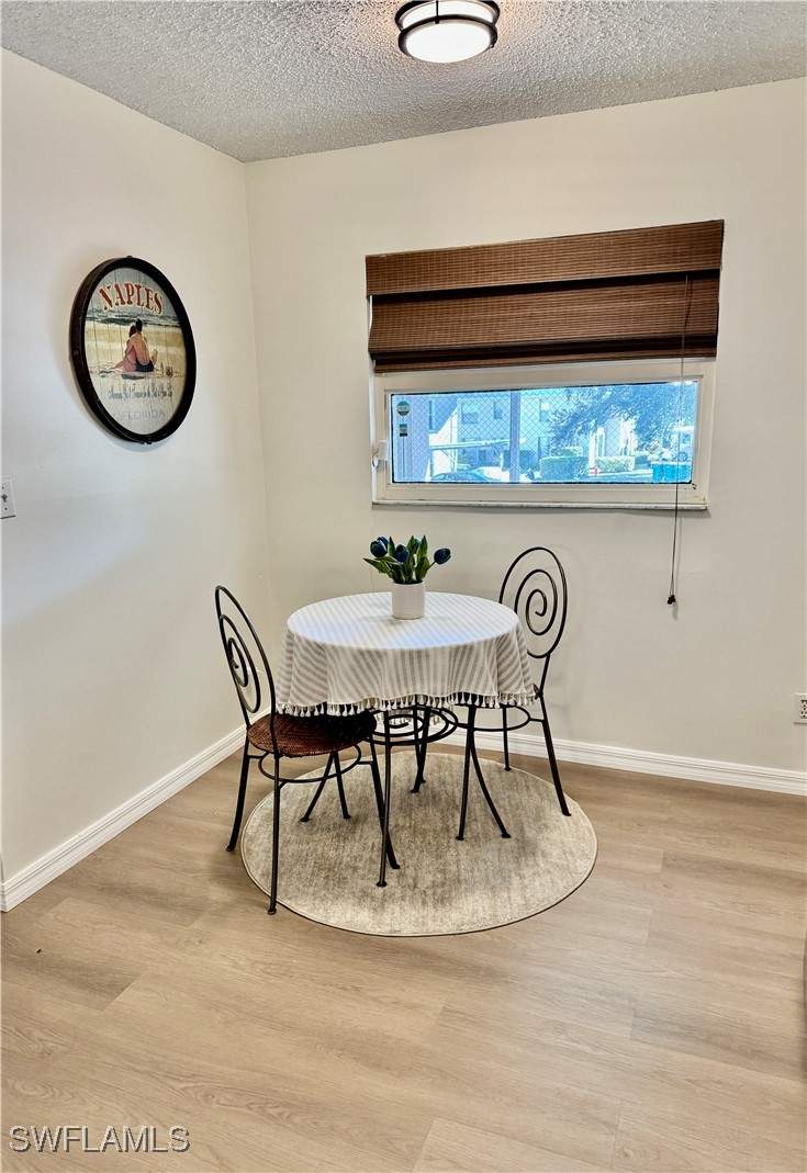 2 bedroom Condominium at 645 Squire Ct 202, Newcastle, Naples — photo 3