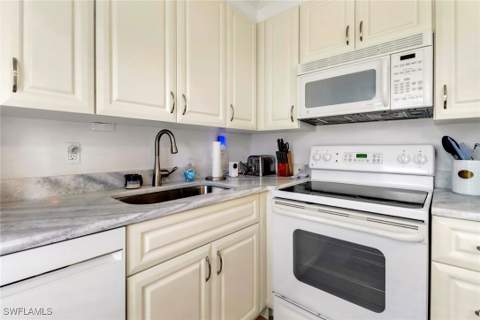 207 8th Ave S 207A, Naples FL - photo 10 of 25