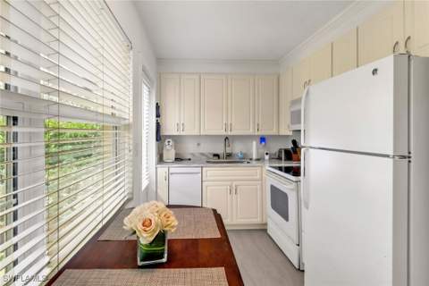 207 8th Ave S 207A, Naples FL - photo 11 of 25