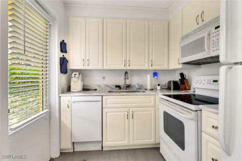 207 8th Ave S 207A, Naples FL - photo 18 of 25