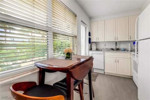 207 8th Ave S 207A, Naples FL - photo 20 of 25