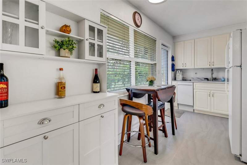 1 bedroom Condominium at 207 8th Ave S 207A, Garden Manor, Naples — photo 4