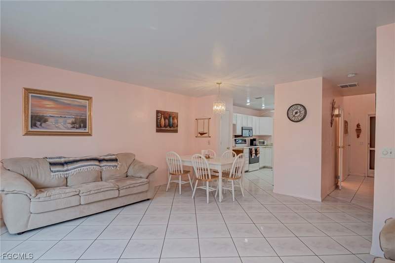 2 bedroom Townhouse at 1005 SW 48th Ter 2, Daves Court, Cape Coral — photo 3