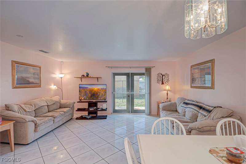 2 bedroom Townhouse at 1005 SW 48th Ter 2, Daves Court, Cape Coral — photo 5