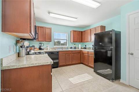 746 Center Lake St, Lehigh Acres FL - photo 6 of 11